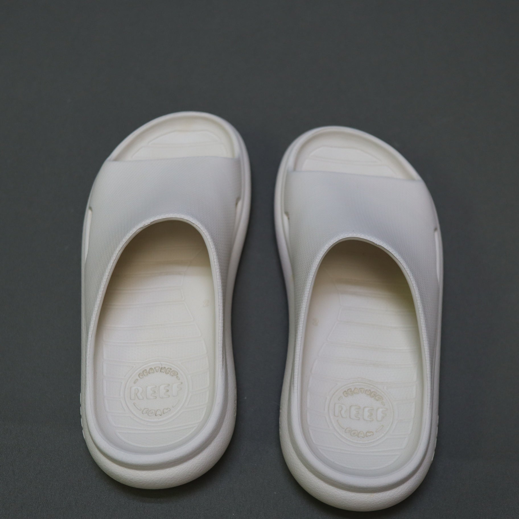 Reef Womens Feather Foam Slide Sandals Off White Cream Cushion Beach Pool 2Y