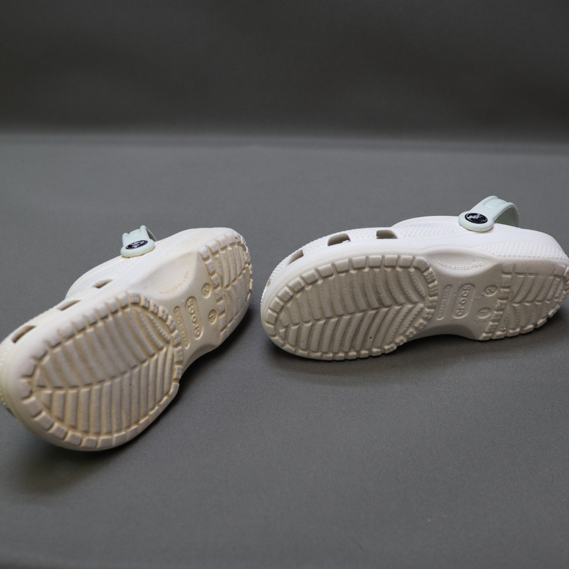 Crocs Crocs Classic Clogs White Youth Size J2 / US 2 Unisex Slip On Shoes Sandals