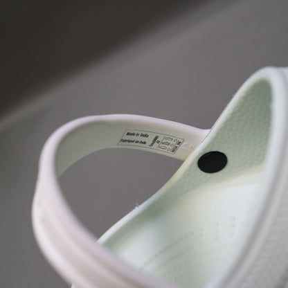 Crocs Classic Clogs Light Mint Green Youth Size J2 / US 2 Unisex Slip On Shoes