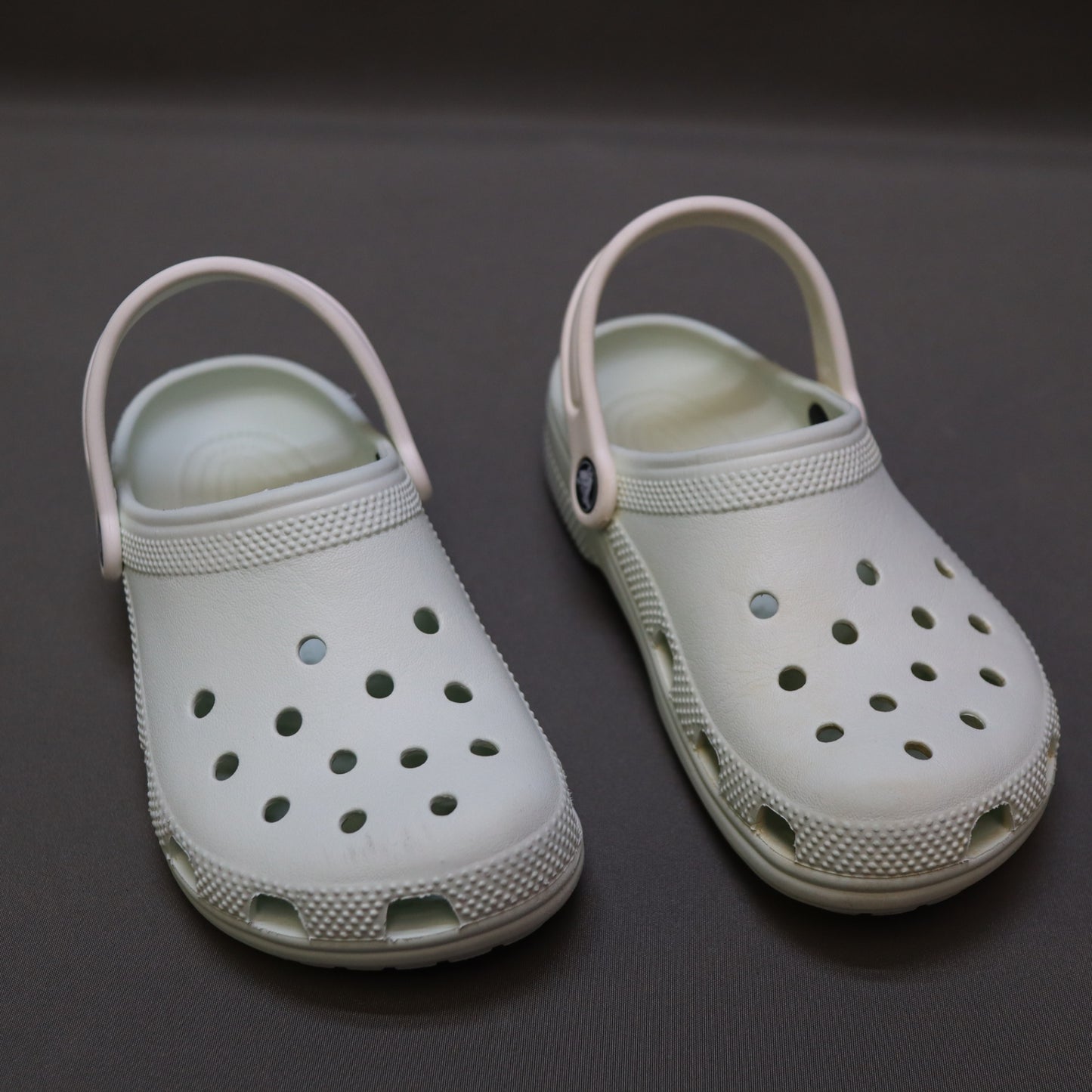 Crocs Classic Clogs Light Mint Green Youth Size J2 / US 2 Unisex Slip On Shoes