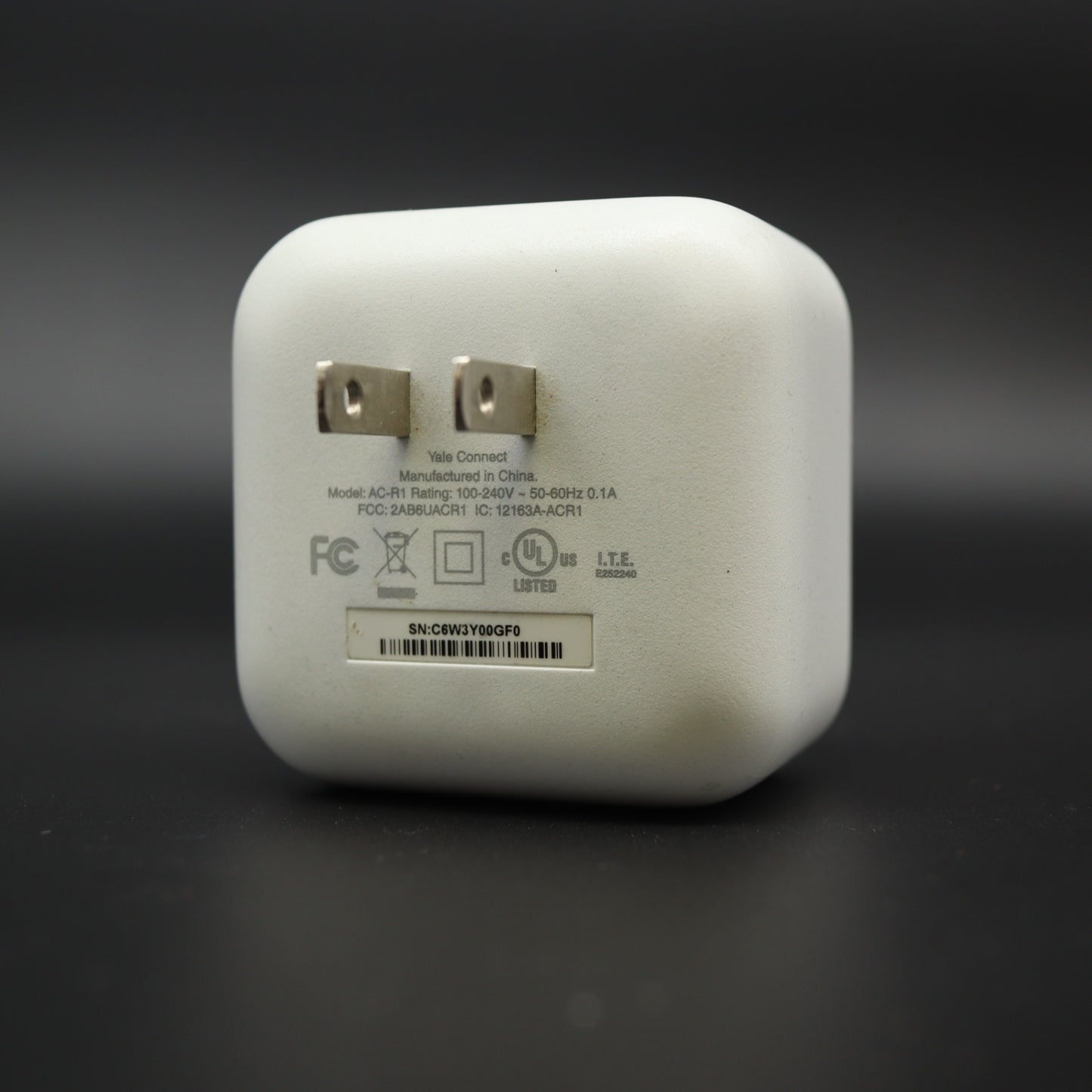 Yale Connect Wi-Fi Bridge Smart Lock Plug-In Adapter Model AC-R1 White