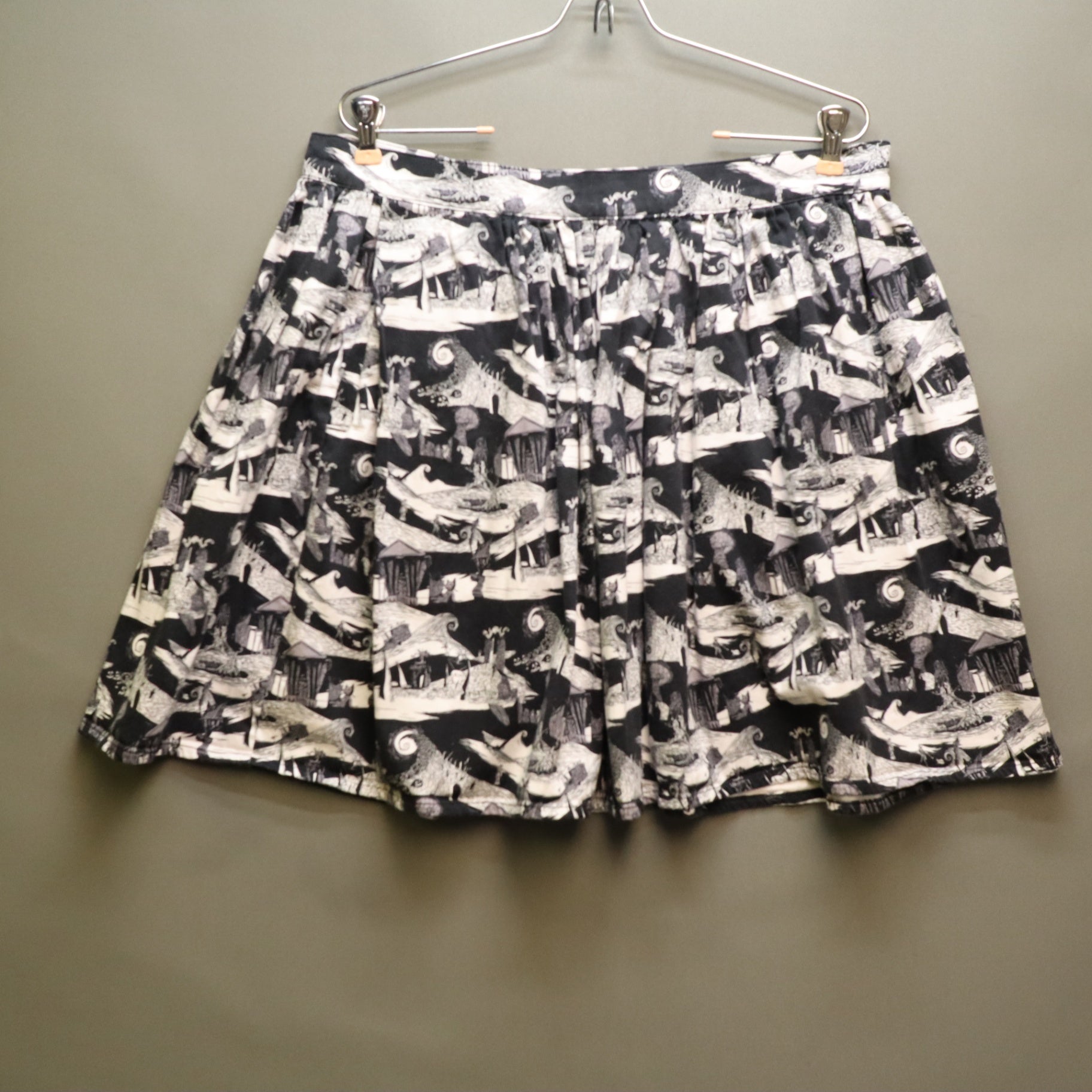 Disney Nightmare Before Christmas Skirt XL Black White Spiral Hill Pleated Mini