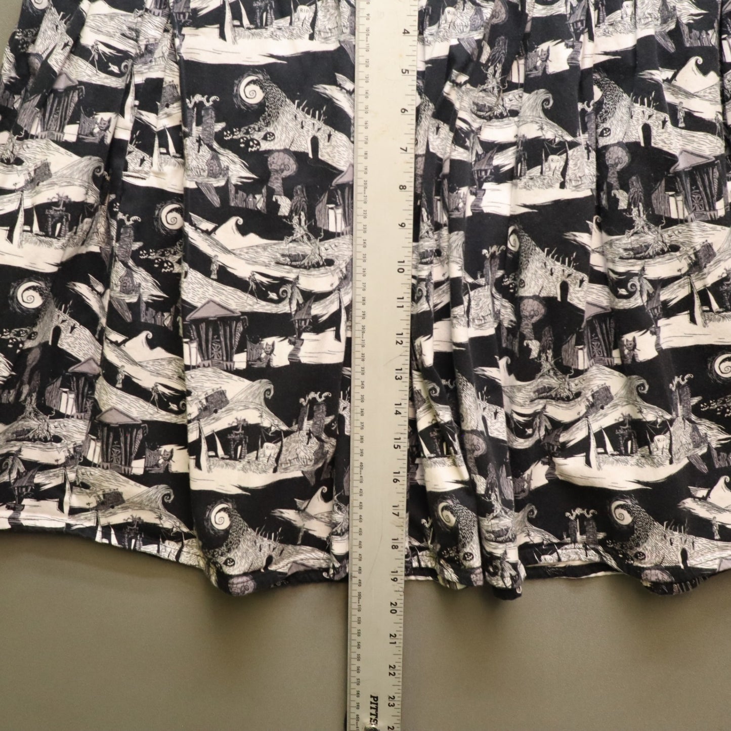 Disney Nightmare Before Christmas Skirt XL Black White Spiral Hill Pleated Mini