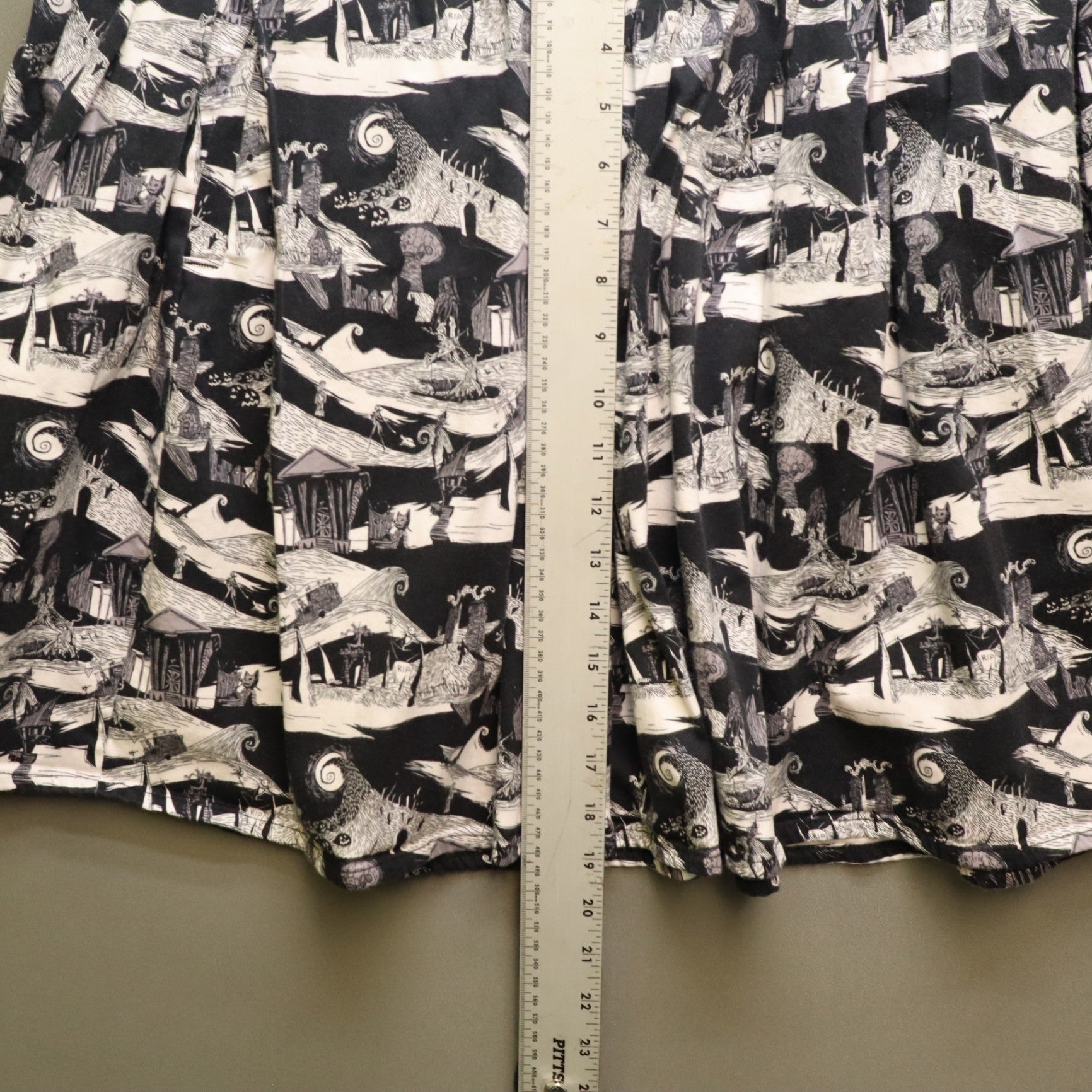 Disney Nightmare Before Christmas Skirt XL Black White Spiral Hill Pleated Mini