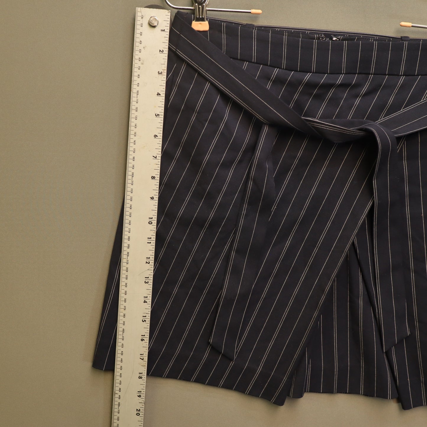 Banana Republic Pinstripe Tie Waist Skirt Size 6 Navy Blue Wrap Front Mini