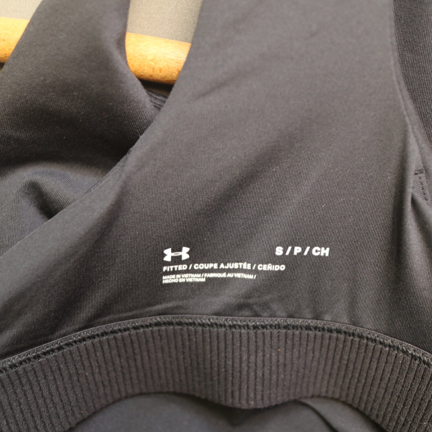 Under Armour High Neck Crop Tank Top Small Black Built In Shelf Bra Racerback