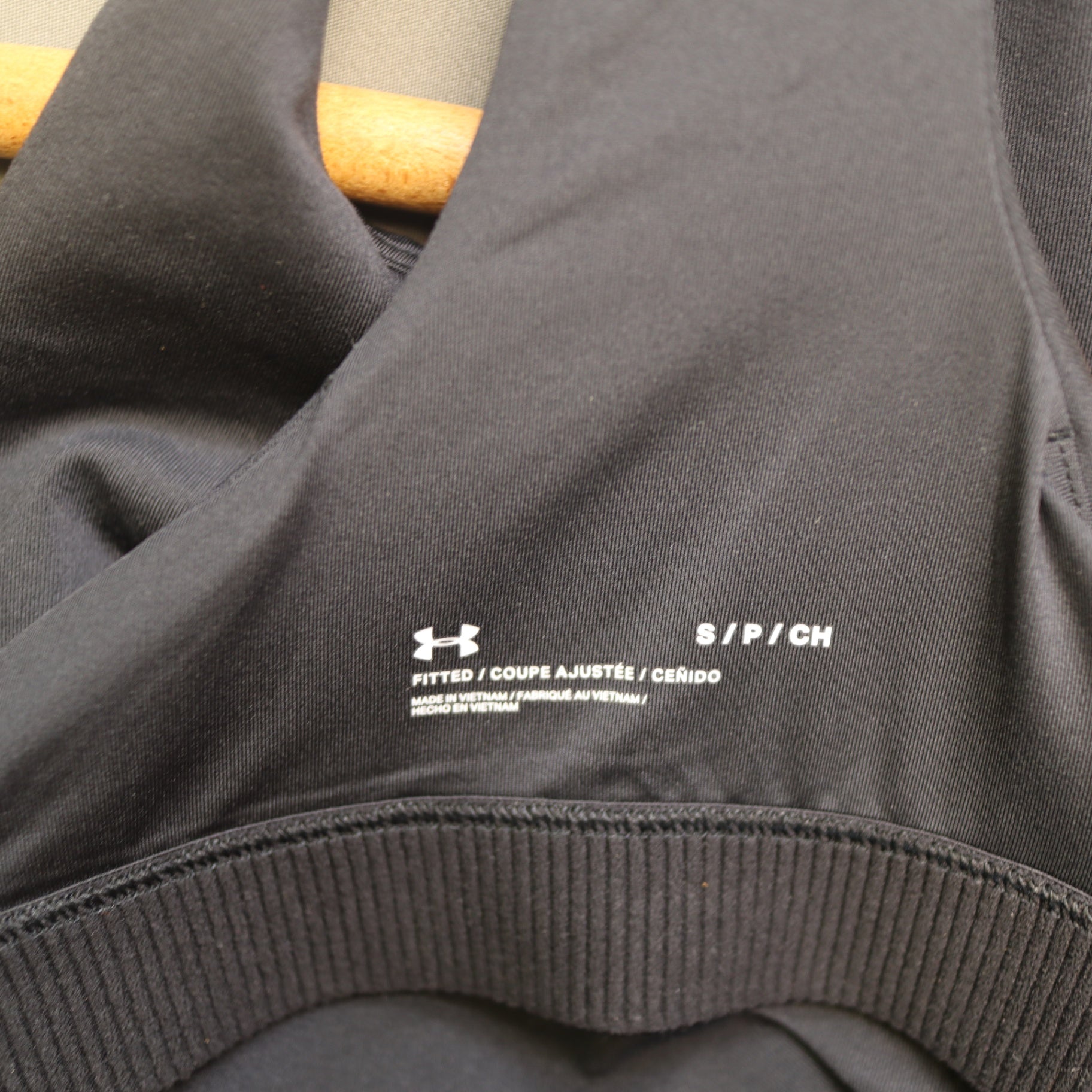 Under Armour High Neck Crop Tank Top Small Black Built In Shelf Bra Racerback