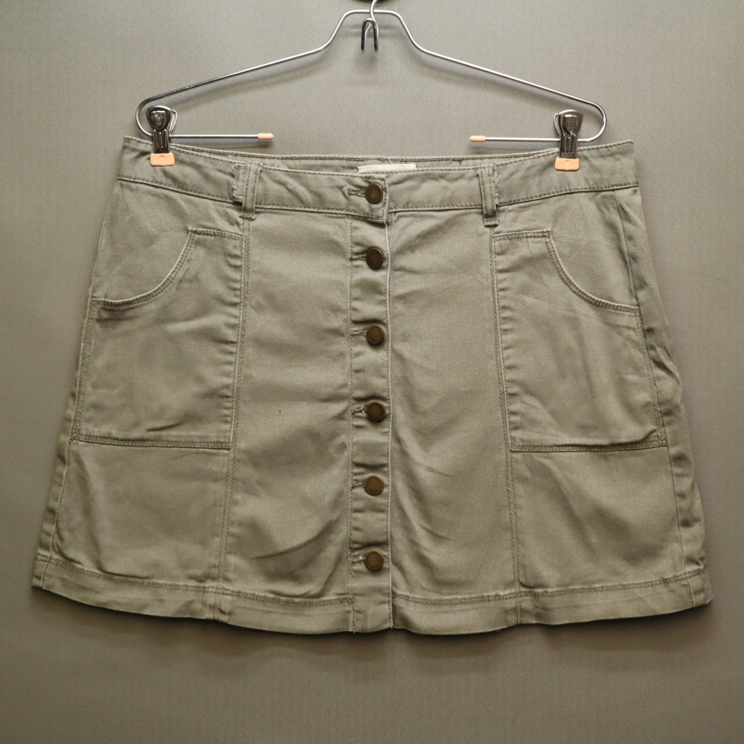 Jolt Olive Green Button Front Mini Skirt Size 13/31W Utility Cargo Pockets A-Line