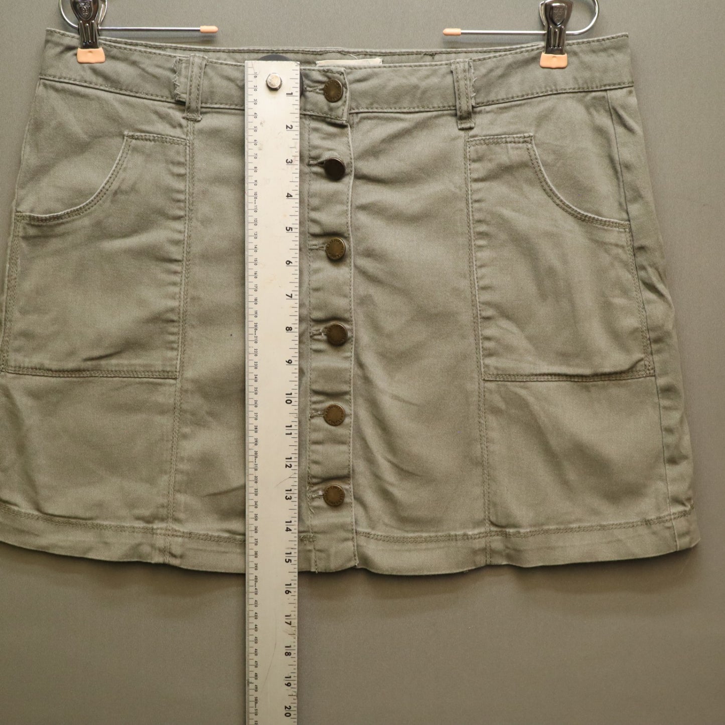 Jolt Olive Green Button Front Mini Skirt Size 13/31W Utility Cargo Pockets A-Line