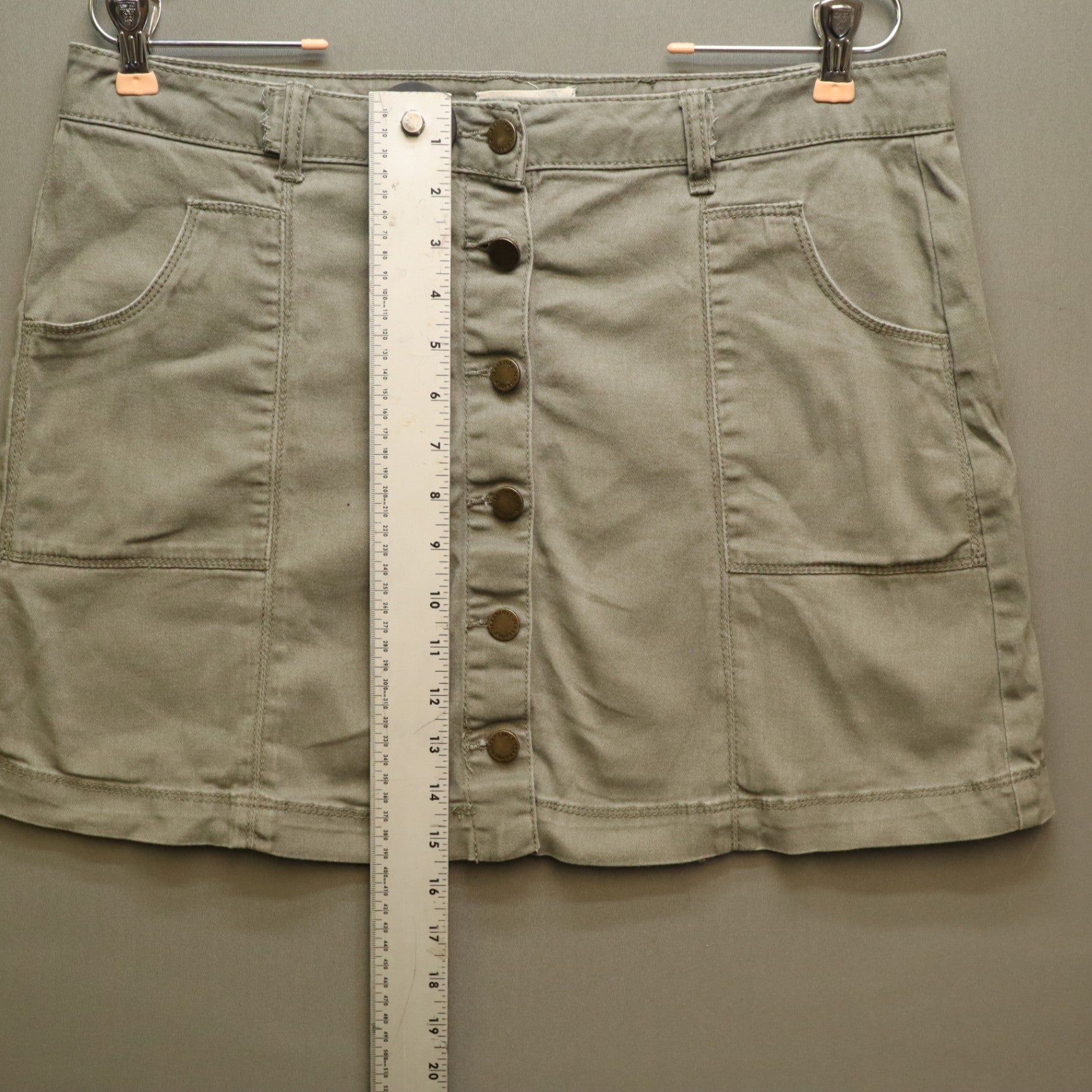 Jolt Olive Green Button Front Mini Skirt Size 13/31W Utility Cargo Pockets A-Line