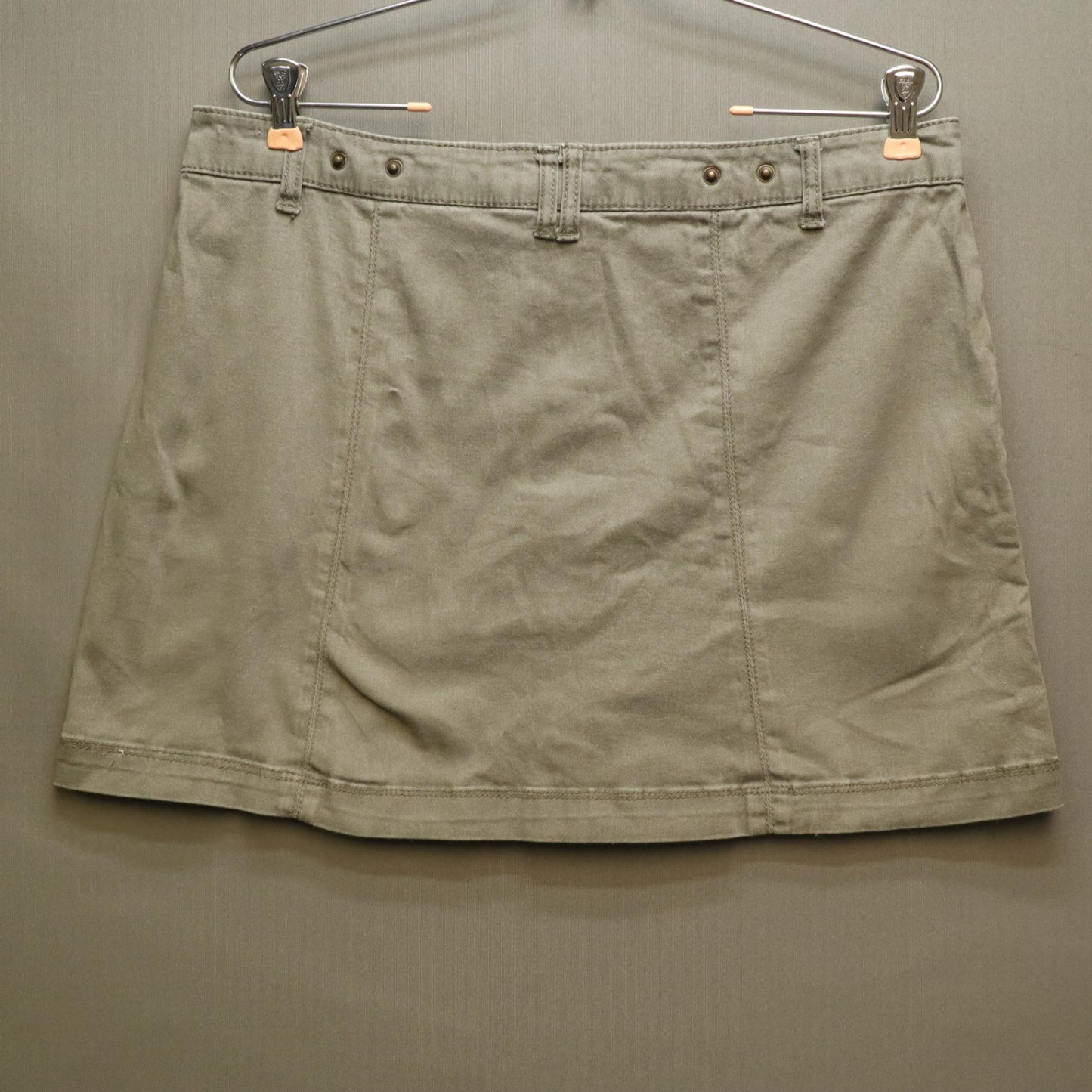 Jolt Olive Green Button Front Mini Skirt Size 13/31W Utility Cargo Pockets A-Line