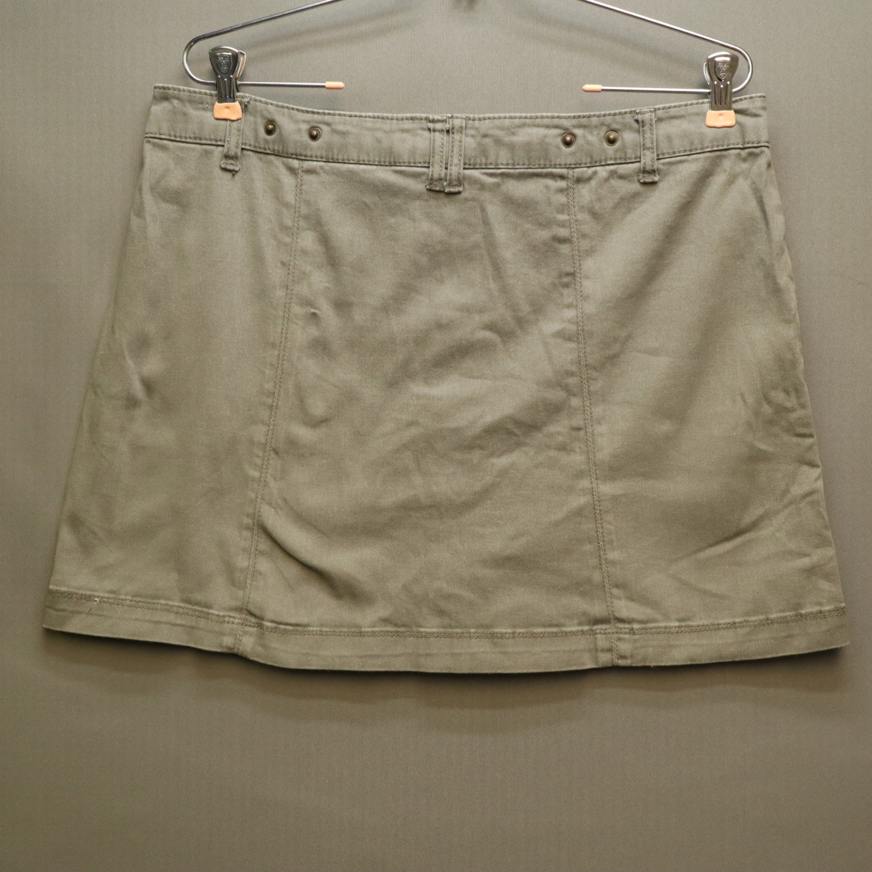 Jolt Olive Green Button Front Mini Skirt Size 13/31W Utility Cargo Pockets A-Line