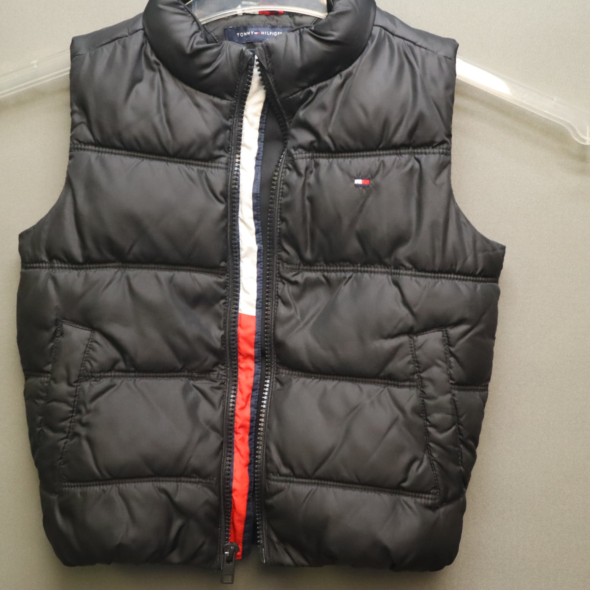Tommy Hilfiger Boys Puffer Vest Black Size 4/4T Full Zip spellout Back Sleeveless