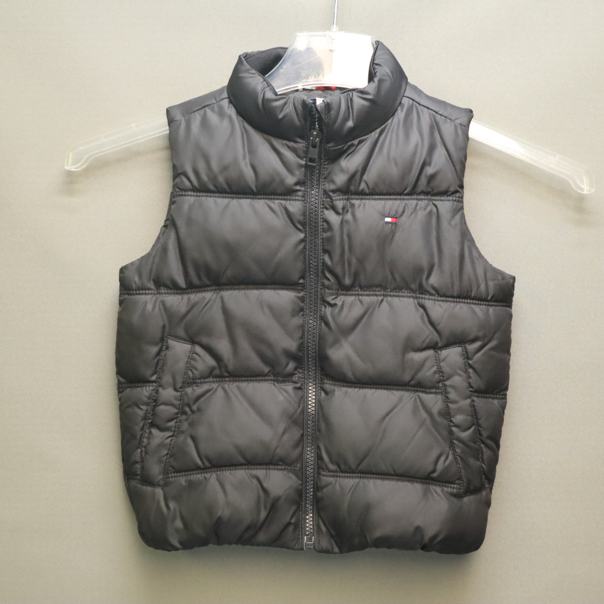 Tommy Hilfiger Boys Puffer Vest Black Size 4/4T Full Zip spellout Back Sleeveless