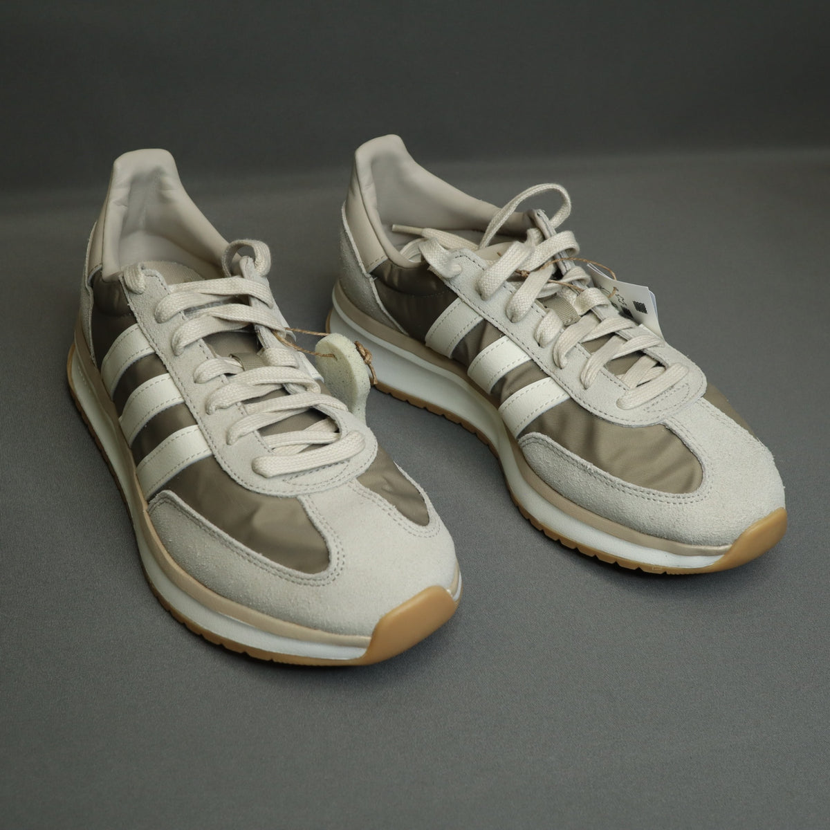 NWT Adidas Run 70s 2.0 Mens Size 10 Beige Suede Gum Sole Sneakers JS5034