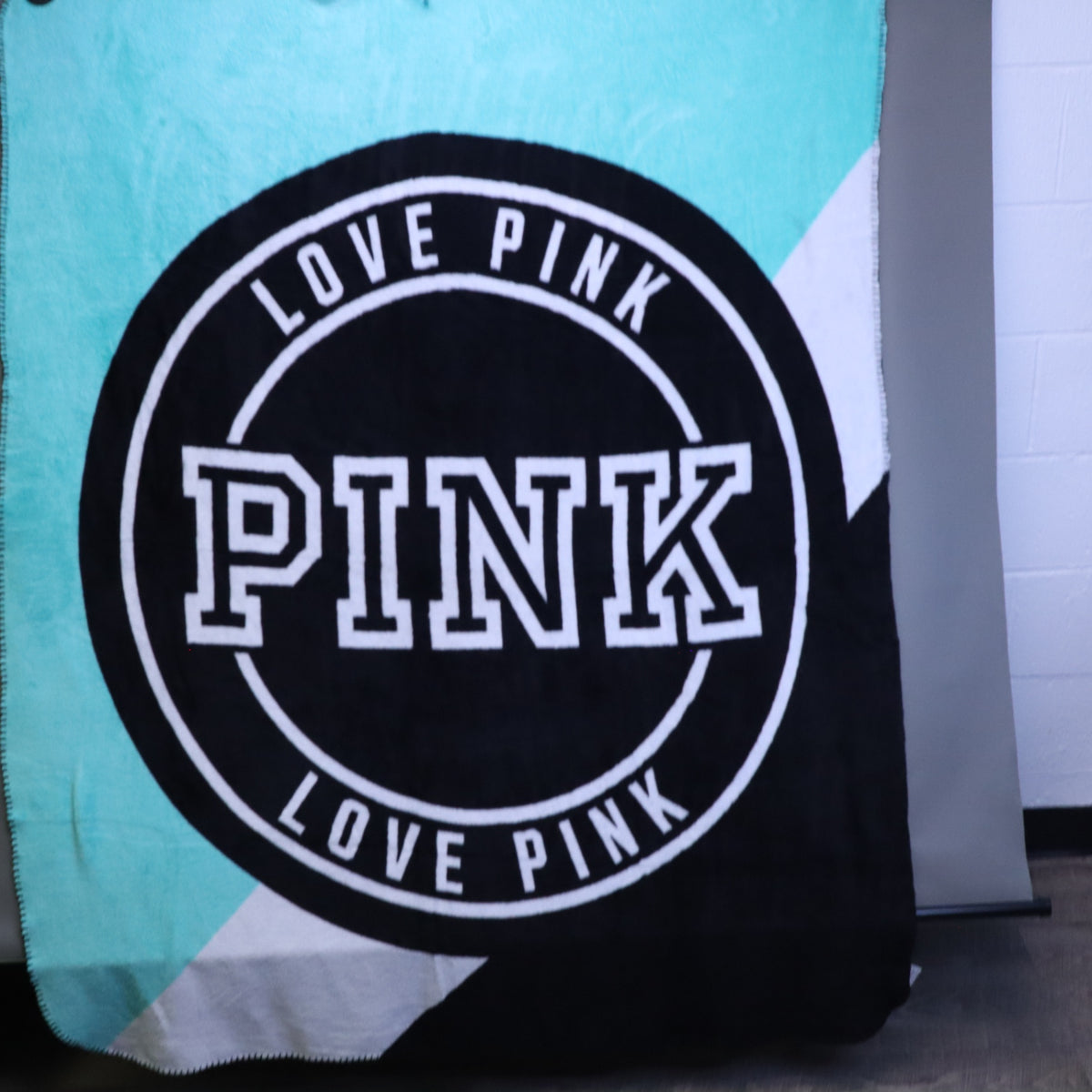 PINK Victoria's Secret 50x60 Plush Fleece Throw Blanket Aqua Mint Black White