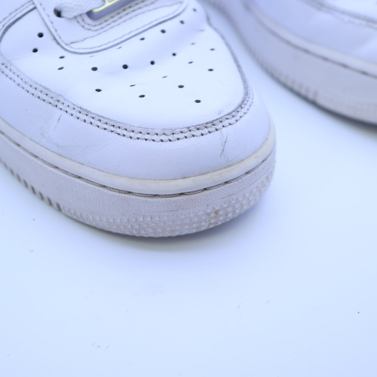 Nike Air Force 1 07 Low Triple White Mens Size 8.5 US Shoes Sneaker DD8959-100