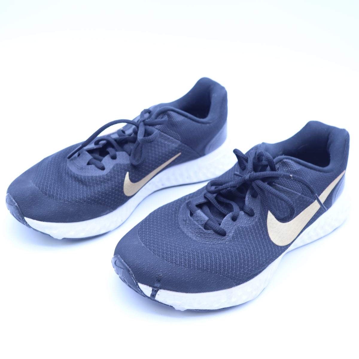 Nike Revolution 5 GS Youth Size 7Y Black Metallic Gold Running Shoes DN8207-002