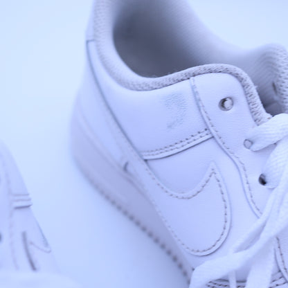 Nike Air Force 1 07 Low Triple White Mens Size 8.5 US Shoes Sneaker DD8959-100