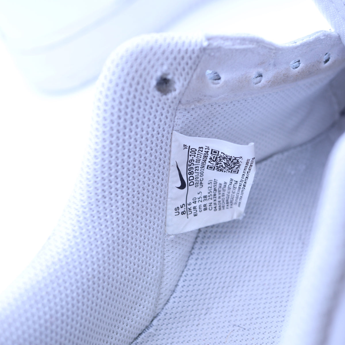 Nike Air Force 1 07 Low Triple White Mens Size 8.5 US Shoes Sneaker DD8959-100
